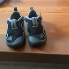 adidas ブラック サンダル
