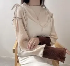 袖配色ボトルネックプリーツトップス