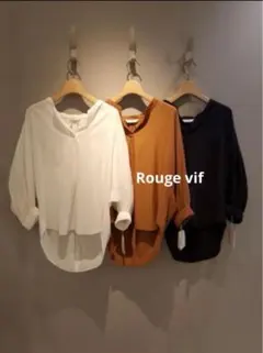 【美品】Rouge vif ボリュームスリーブスキッパーブラウス　ネイビーのサムネイル