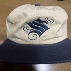 STÜSSY 刺繍ロゴ キャップ ベージュ/ネイビー　stussy