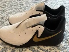 美品22．5センチNIKE PHANTOM GX トレーニングシューズのサムネイル