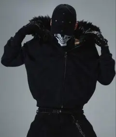 値下げ中‼️ ブラックファー付きジップアップパーカー