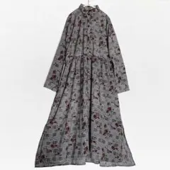 レギュラーカラーにグレンチェック＆赤い花柄のロングフレアワンピース