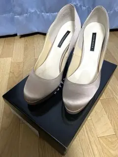 エスペランサ　ベージュ ゴールド ハイヒールパンプス