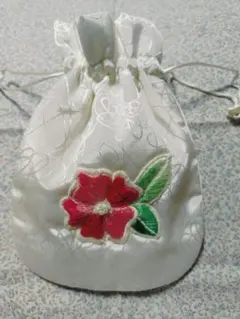 ☆花刺繍のホワイト巾着袋