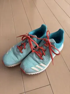 期間限定値下げ　adidas ランニングシューズ 水色/オレンジのサムネイル