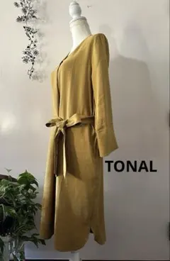 【TONAL】ウエストリボン付きマスタード色ワンピース