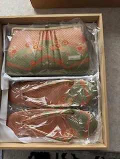 新品、未使用 草履とバッグのセット オレンジと緑の花柄