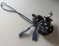 藍染め古布 　瓢箪に人形付き装飾品