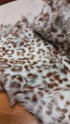 水色と茶色のヒョウ柄ファー生地 約100cm x 50cm程の生地‼️