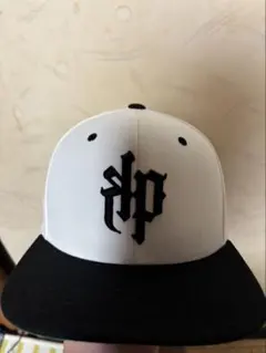 ロゴ刺繍 ベースボールキャップ ホワイト/ブラック