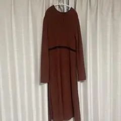 JEANASIS ジーナシス ラインシシュウフレアワンピース ブラウン 赤