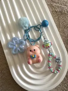 カラフルな可愛い豚のストラップ