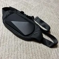 XINCADA ブラック ボディバッグ