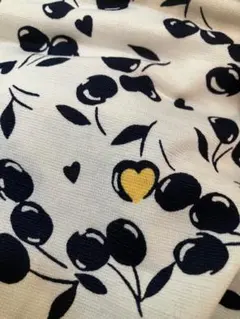 【さくらんぼ柄】ギャラリービスコンティ薄手の長袖ワンピース袖が美しいデザイン