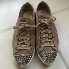 Miu Miu スタッズ トゥ スニーカー ベージュのサムネイル