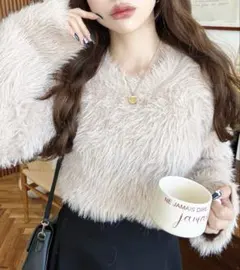 クールネックショート丈ロングフェザーニット