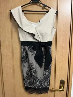 フリル・レース付きタイトドレス