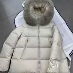 MONCLERファー付きクリーム色ダウンジャケット サイズ2