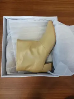 ベージュ ポインテッドトゥ ショートブーツ Lサイズのサムネイル