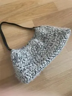 ハンドメイド　ニットバッグ 白x黒　ふわふわ