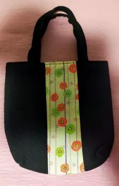着物リメイク　和柄ミニトートバッグ　ハンドメイド　黒×花柄