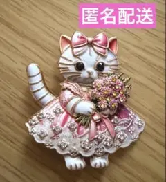 ブローチ ピン 猫 ネコ 白猫 女の子 おめかし ドレス ピンク アンティーク調