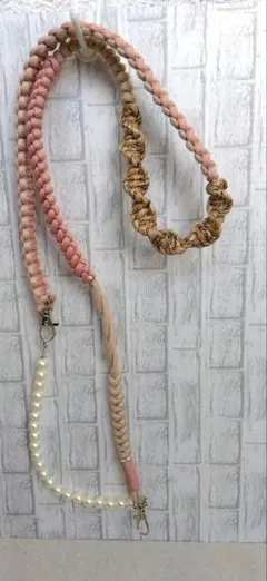 スマホショルダーストラップ ピンクベージュ 編み込み