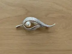 パール ブローチ リーフモチーフ シルバーカラー