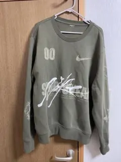 Nikeスポーツウェア　クラブフリースクルーネック トレーナー　カーキ色