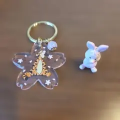 ディズニーストア　ピグレット　ティガー　桜　シークレットマスコット　キーチェーン