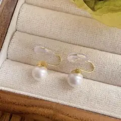 Item thumbnail for item 16418495-ab7f-4682-bd72-6a3ac289809d