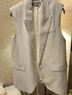ZARA ホワイト ノースリーブジレ M