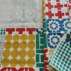 幾何学模様の綿生地（多色）