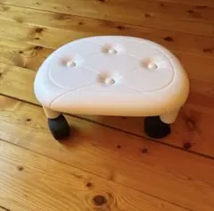 ホワイト スツール　4キャスター