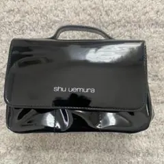 shu uemura エナメル調 メイクポーチ ブラック　黒のサムネイル