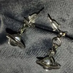 ヴィヴィアンウエストウッドモチーフピアス