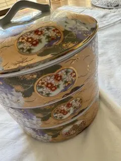 花柄金箔装飾の重箱 3段