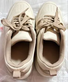 GU ボリュームソールコートスニーカー　ベージュ　M