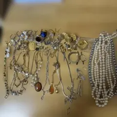 多様なデザインのジュエリーセット