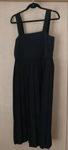 新品未使用タグ付き☆ZARA　プリーツワンピース ブラックXS