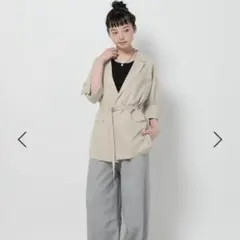 ウエストベルト付き テーラードジャケット ベージュのサムネイル