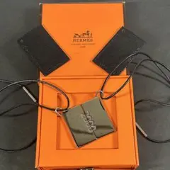 エルメス ペア ネックレス 2000 プレート ペンダント シルバー色系 箱付きのサムネイル