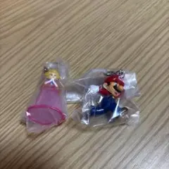 スーパーマリオ　めじるしアクセサリー2 ピーチ　マリオ2点セット