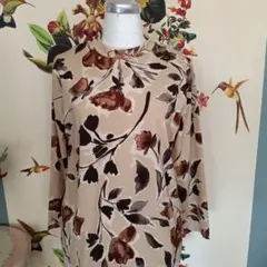 【新品札付き】花柄 長袖 ブラウス カットソー シャツ ベージュ 大きいサイズ