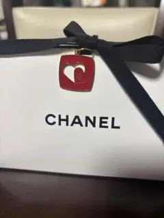 シャネル CHANEL 2026 バレンタイン レッド　限定チャーム
