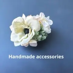 くすみカラーの小さめコサージュブローチ卒業　入学　結婚式　ナチュラルな印象