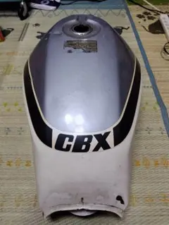 （倉庫整理品） CBX （逆車）タンク（錆無し/凹みあり/塗装用）。のサムネイル
