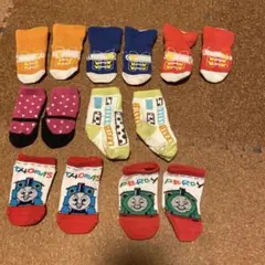 ディズニー、ト－マス等の小さめ靴下7点セット