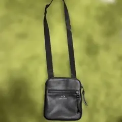 Armani Exchange ブラック ショルダーバッグ